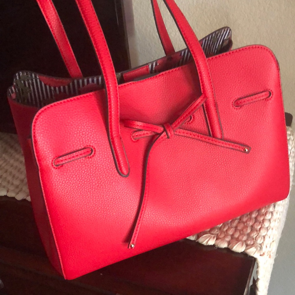 Retro Red handbag...no brand.